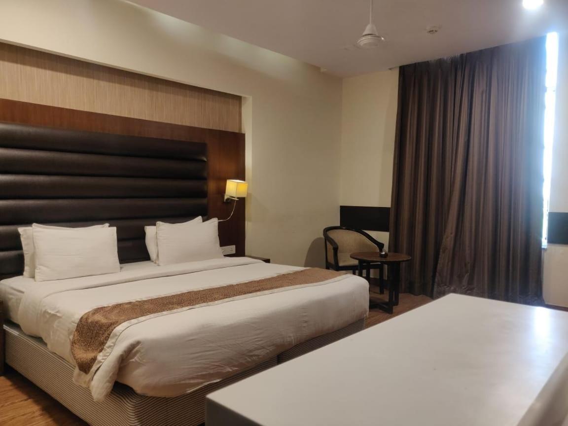 Hotel Casaya Inn Chinhat Luaran gambar
