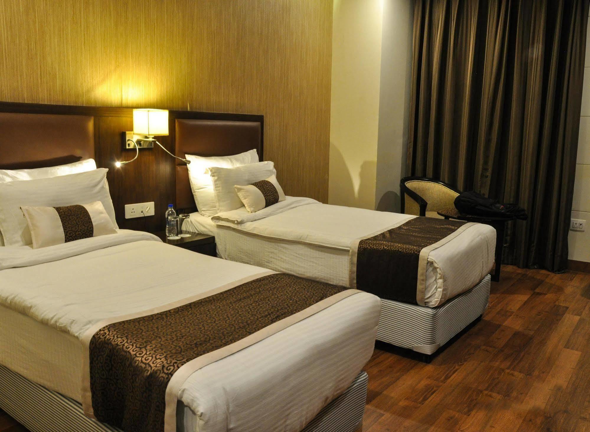 Hotel Casaya Inn Chinhat Luaran gambar